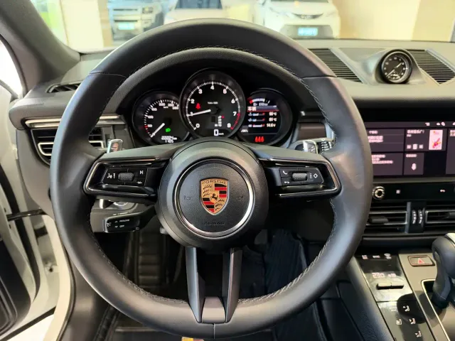 Porsche Macan — Фото автомобиля 9