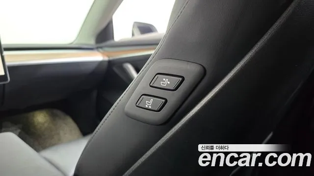 Tesla Model 3 — Фото автомобиля 27