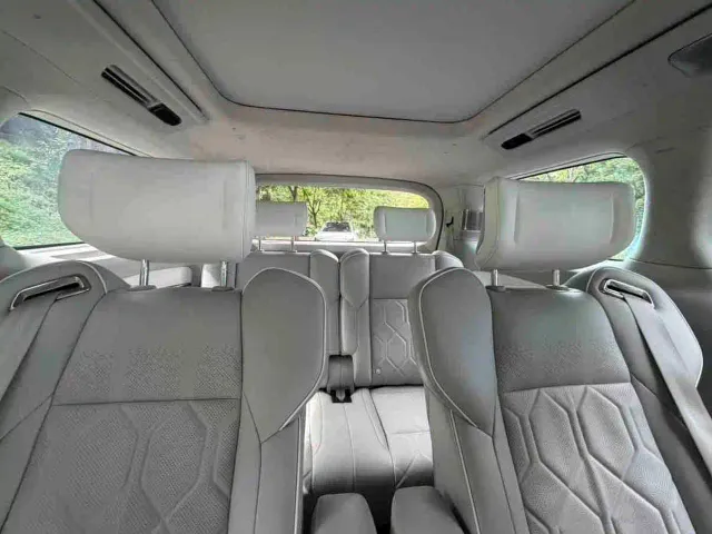 Volvo EM90 — Фото автомобиля 10