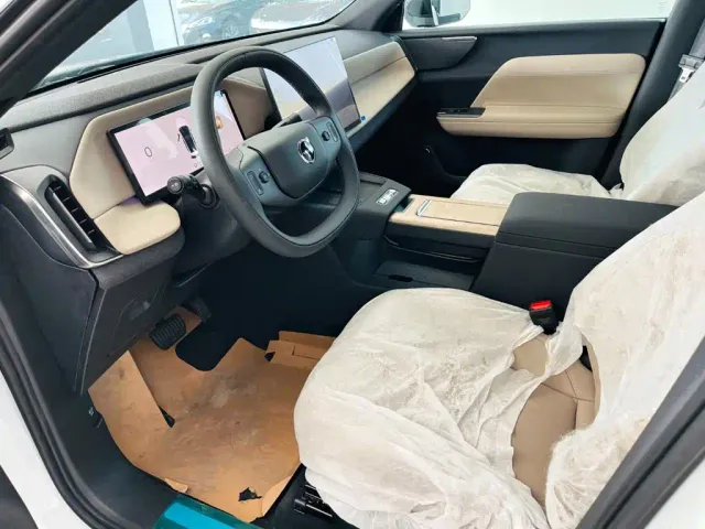 Volvo XC70 Plug-in Hybrid — Фото автомобиля 15