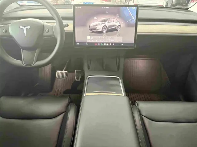Tesla Model Y — Фото автомобиля 10