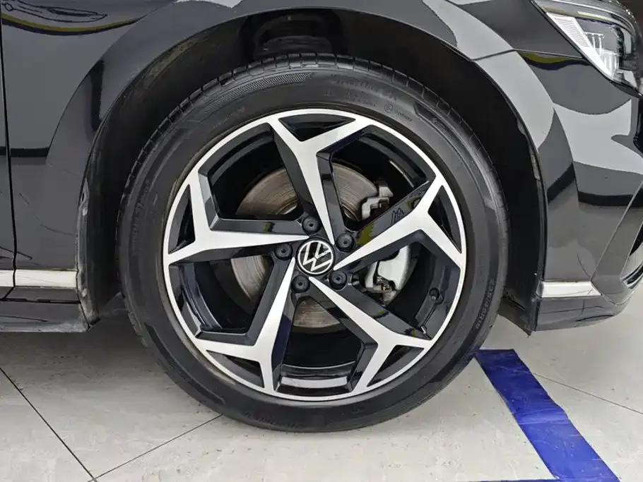 Volkswagen Magotan 2023 2 Million Units Anniversary Edition 330TSI DSG Leading Type — Фото автомобиля 6