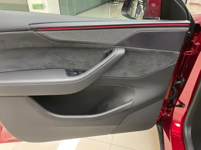 Tesla Model Y — Фото автомобиля 7