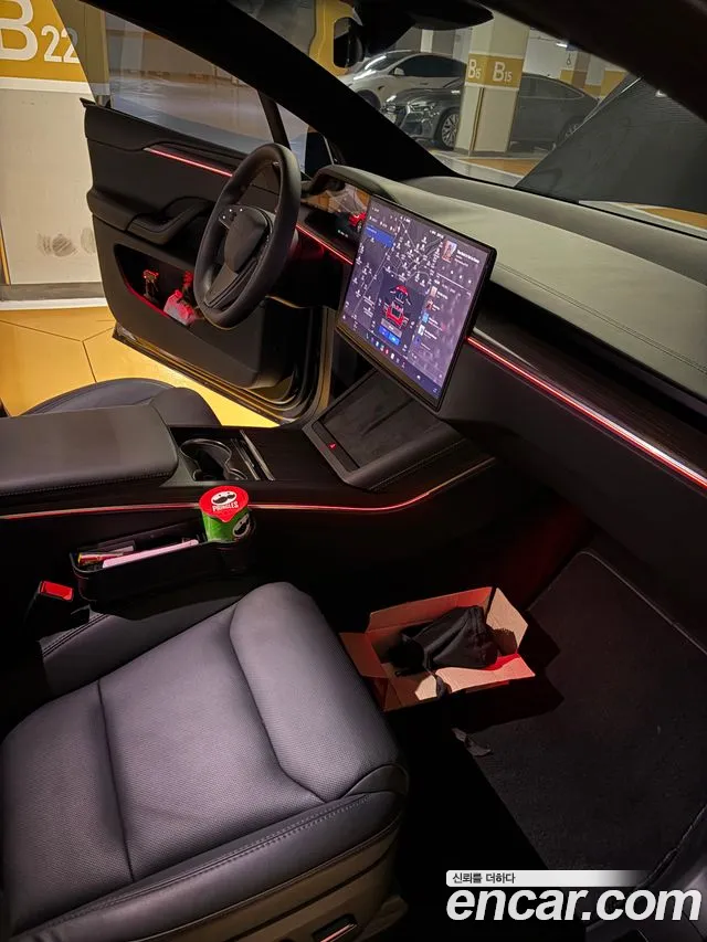 Tesla Model X — Фото автомобиля 8