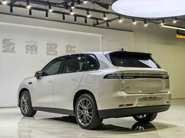 Leapmotor C10 — Фото автомобиля 13