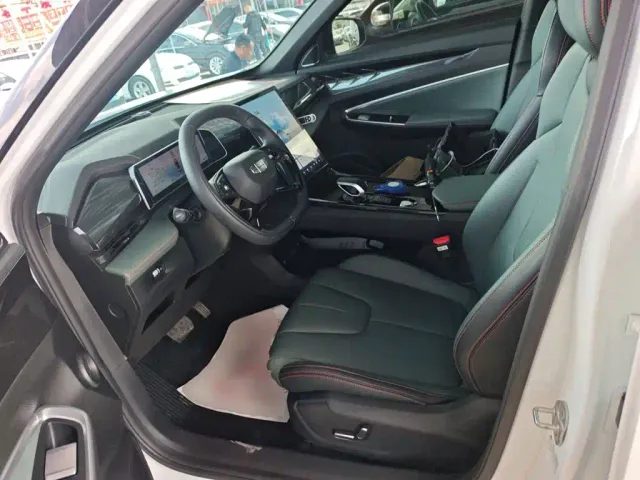Geely Boyue — Фото автомобиля 10