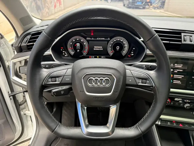 Audi Q3 — Фото автомобиля 11