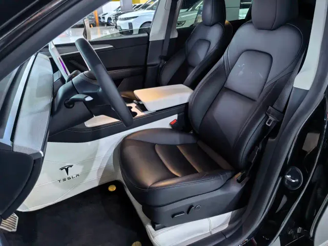 Tesla Model Y — Фото автомобиля 4
