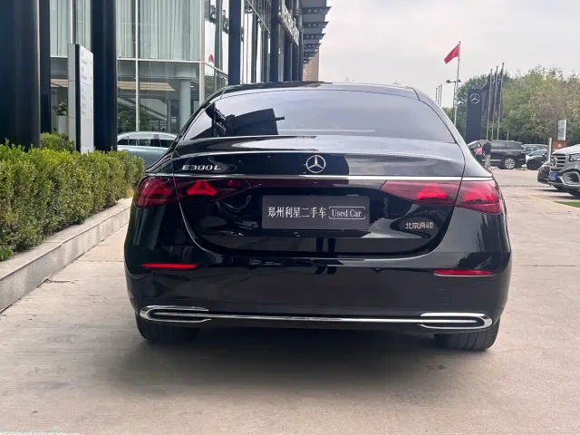 Mercedes-Benz E-Class — Фото автомобиля 5