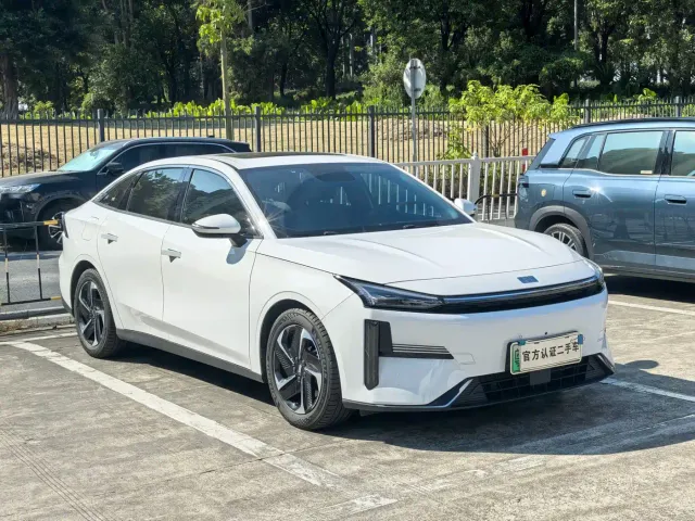 Geely Galaxy L6 — Фото автомобиля 3