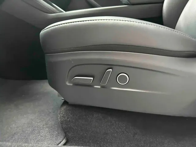 Tesla Model Y — Фото автомобиля 10
