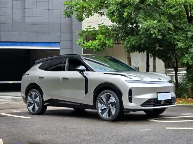 Lynk & Co 08 EM-P — Фото автомобиля 3