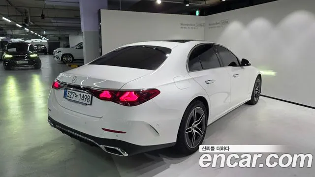 Mercedes-Benz E-Class — Фото автомобиля 4