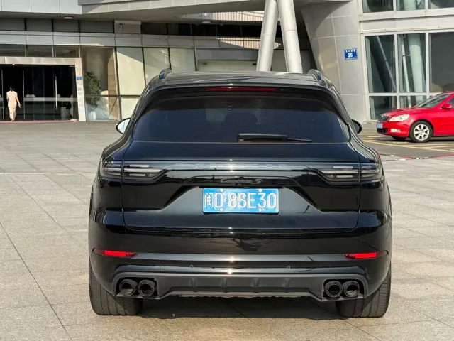 Porsche Cayenne — Фото автомобиля 5