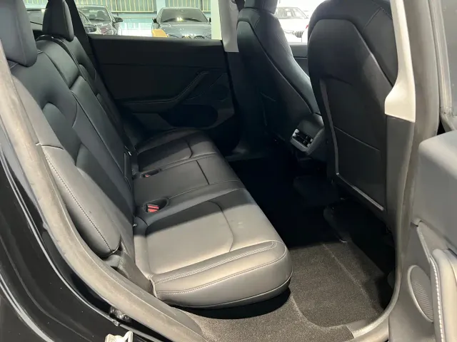 Tesla Model Y — Фото автомобиля 10