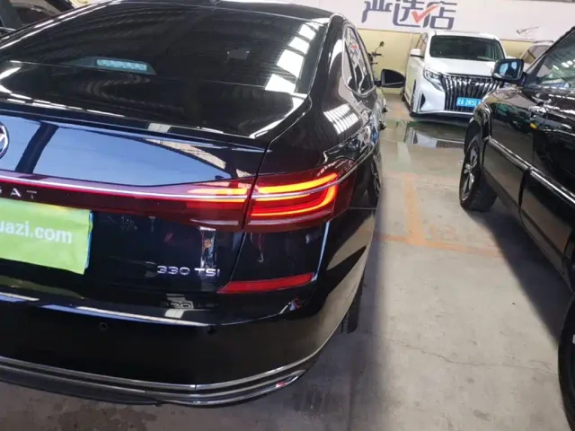 Volkswagen Passat — Фото автомобиля 7