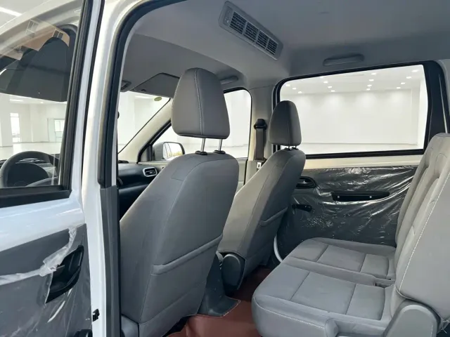 Wuling Hongguang — Фото автомобиля 8