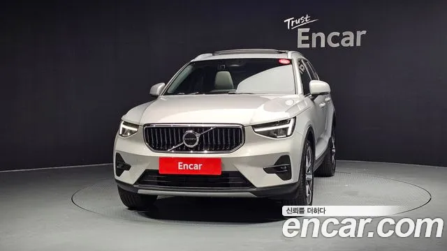 Вольво XC40 B4 Ultimate Bright — Фото автомобиля 3
