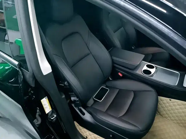 Tesla Model Y — Фото автомобиля 24