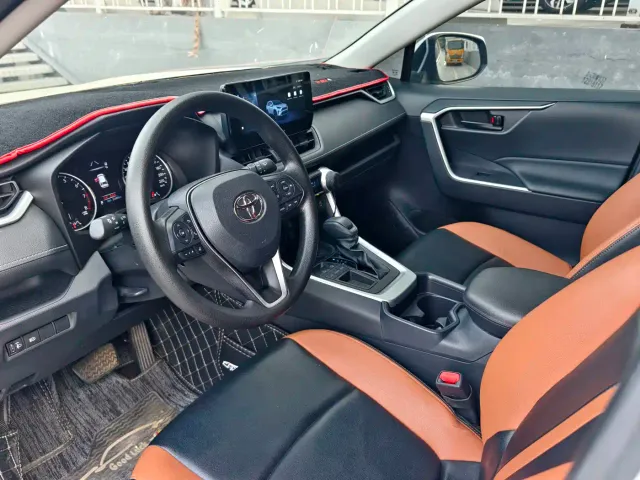 Toyota RAV4 — Фото автомобиля 5