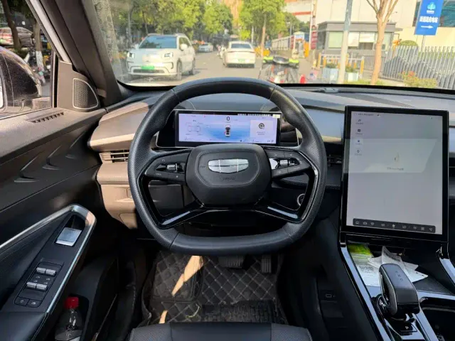 Geely Boyue — Фото автомобиля 14