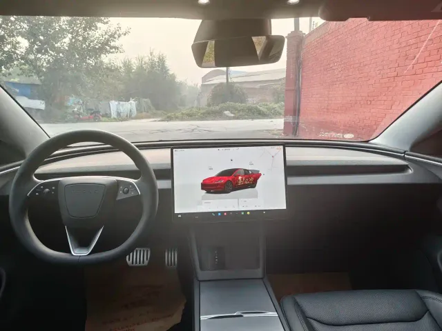 Tesla Model 3 — Фото автомобиля 9