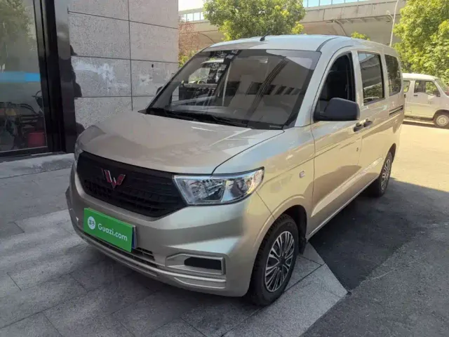 Фотография автомобиля — Wuling Hongguang V