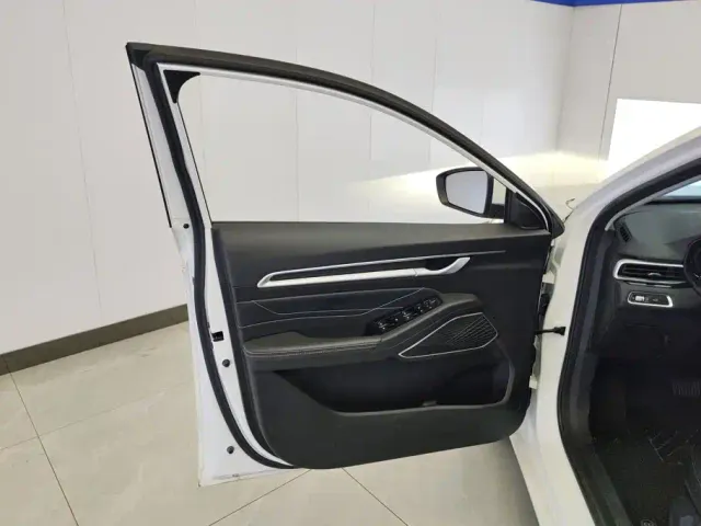 Geely Emgrand — Фото автомобиля 7