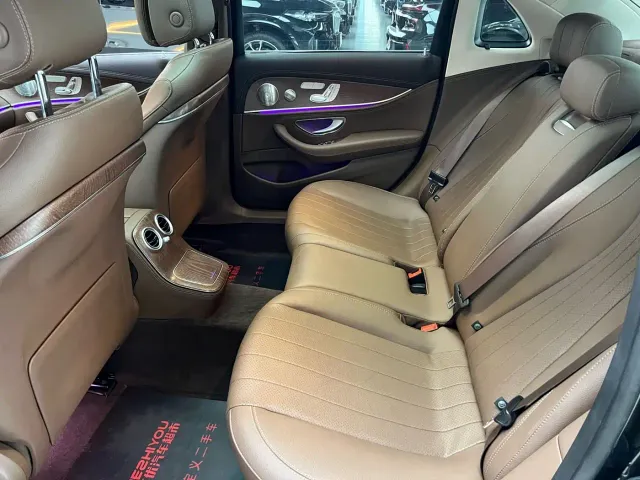 Mercedes-Benz E-Class — Фото автомобиля 10