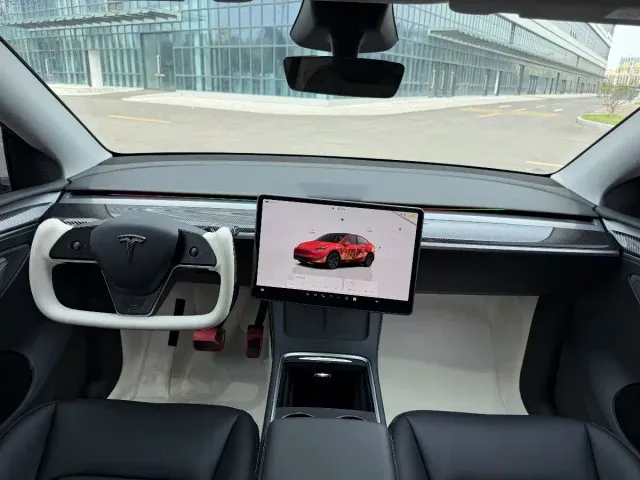 Tesla Model Y — Фото автомобиля 8