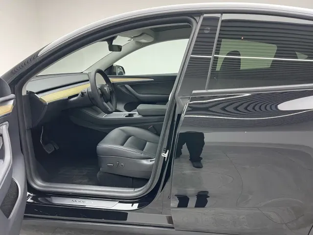 Tesla Model Y — Фото автомобиля 16