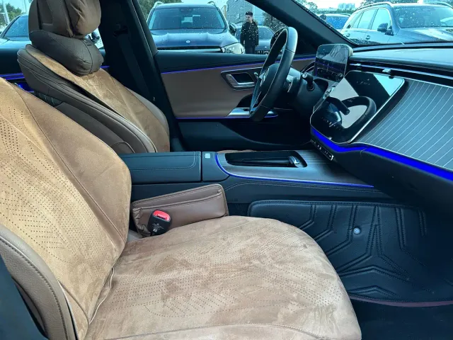 Mercedes-Benz E-Class — Фото автомобиля 16