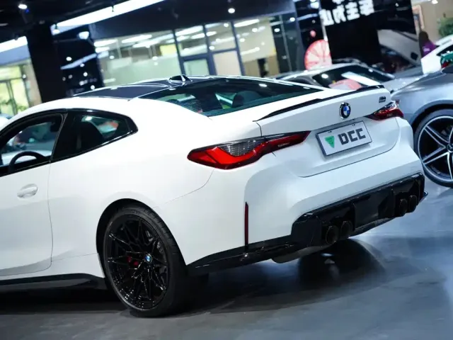 BMW M4 — Фото автомобиля 11