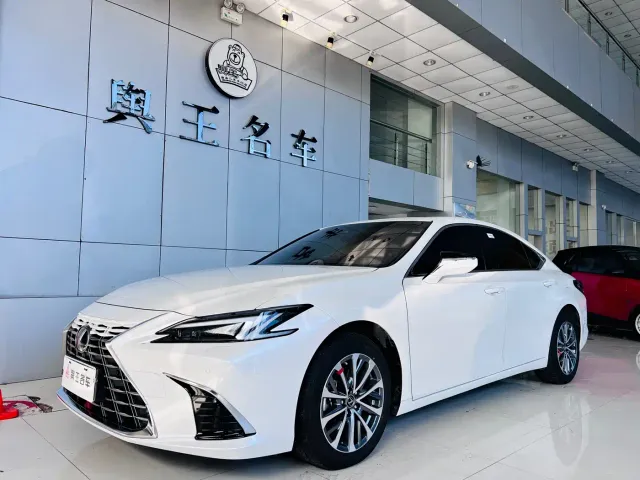 Фотография автомобиля — Lexus ES