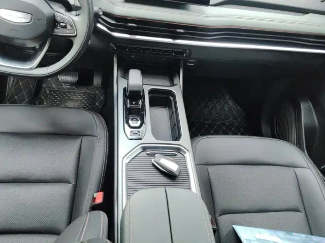 Geely Haoyue L — Фото автомобиля 15
