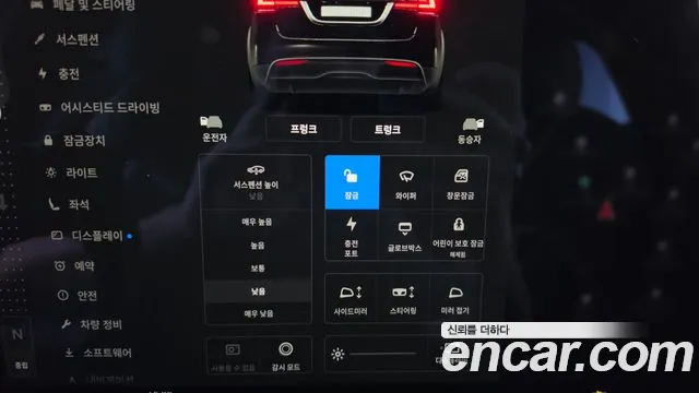 Tesla Model X — Фото автомобиля 18