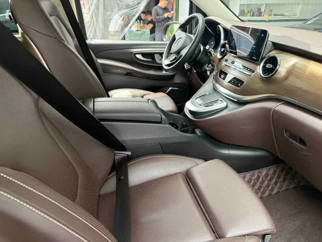 Mercedes-Benz V-Class — Фото автомобиля 12