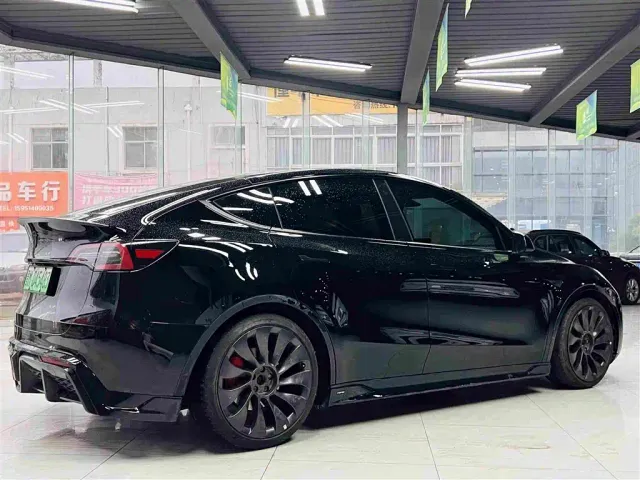 Tesla Model Y — Фото автомобиля 6