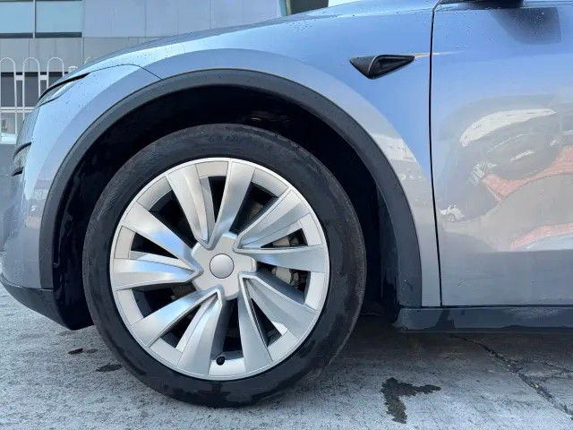 Tesla Model Y — Фото автомобиля 15