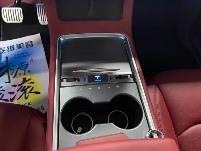 Tesla Model Y — Фото автомобиля 8