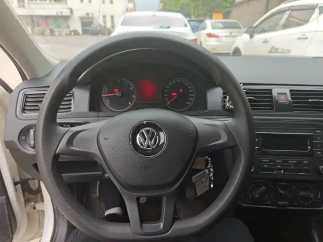 Volkswagen Santana — Фото автомобиля 10