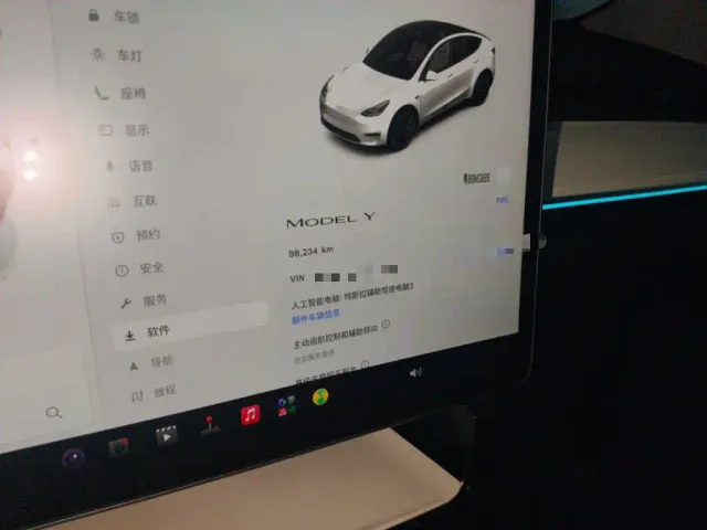 Tesla Model Y — Фото автомобиля 13