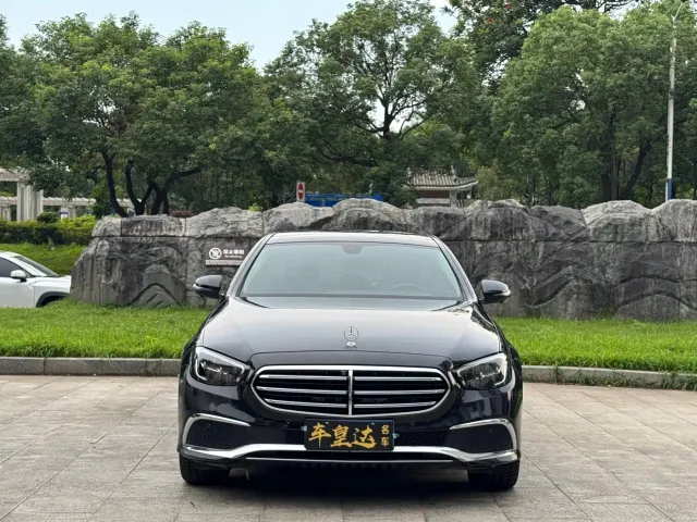 Mercedes-Benz E-Class — Фото автомобиля 2