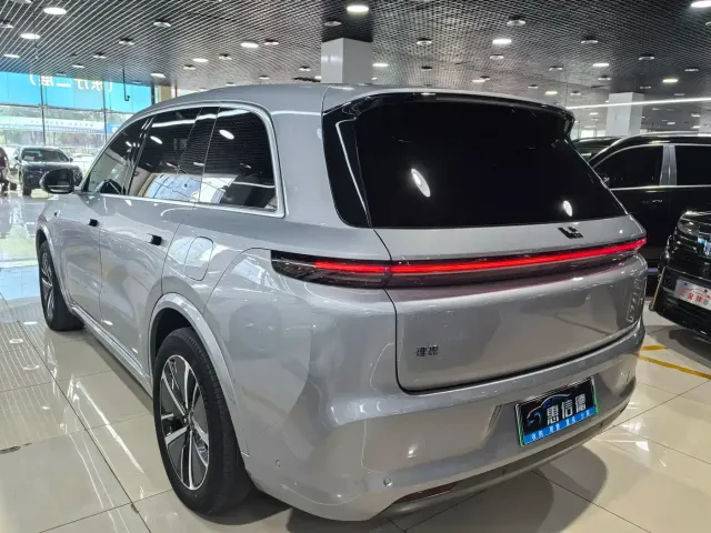 Li Auto L8 — Фото автомобиля 16