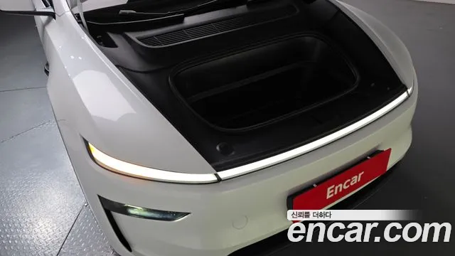 Tesla Model Y — Фото автомобиля 8