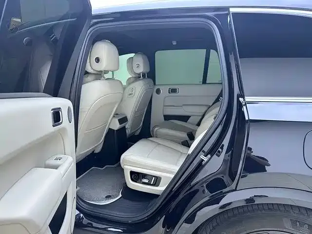 Li Auto L8 — Фото автомобиля 4