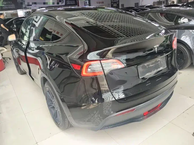Tesla Model Y — Фото автомобиля 4
