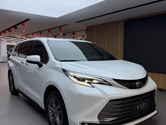 Toyota Sienna — Фото автомобиля 3