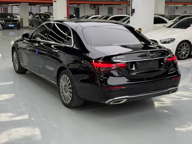 Mercedes-Benz E-Class — Фото автомобиля 17