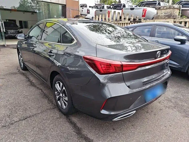 Changan Eado — Фото автомобиля 4